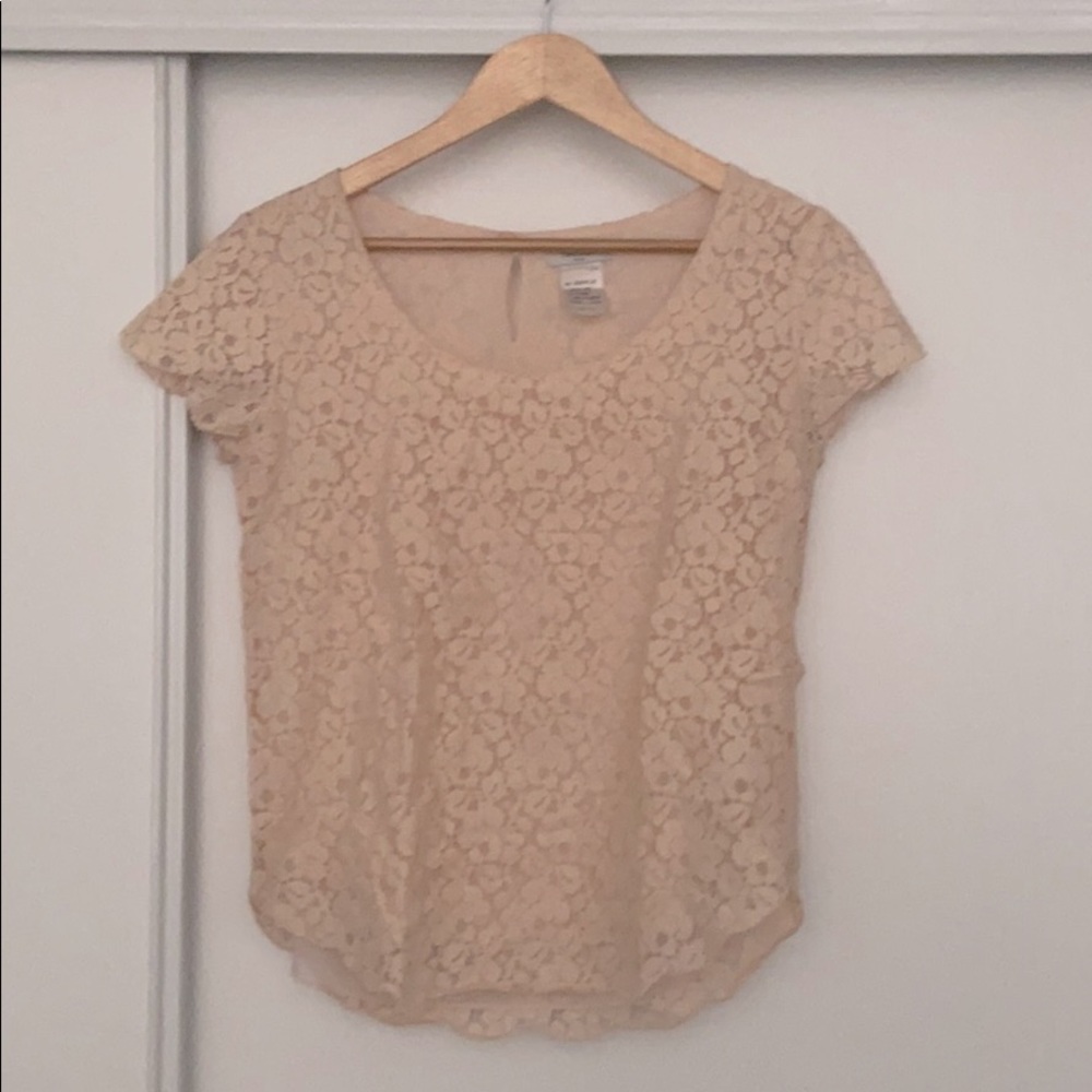 Talula (ARITZIA) Small Peach Coloured Lace T Shirt